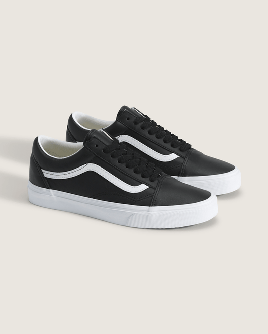 Old Skool Shoe in Black / True White | Vans discount