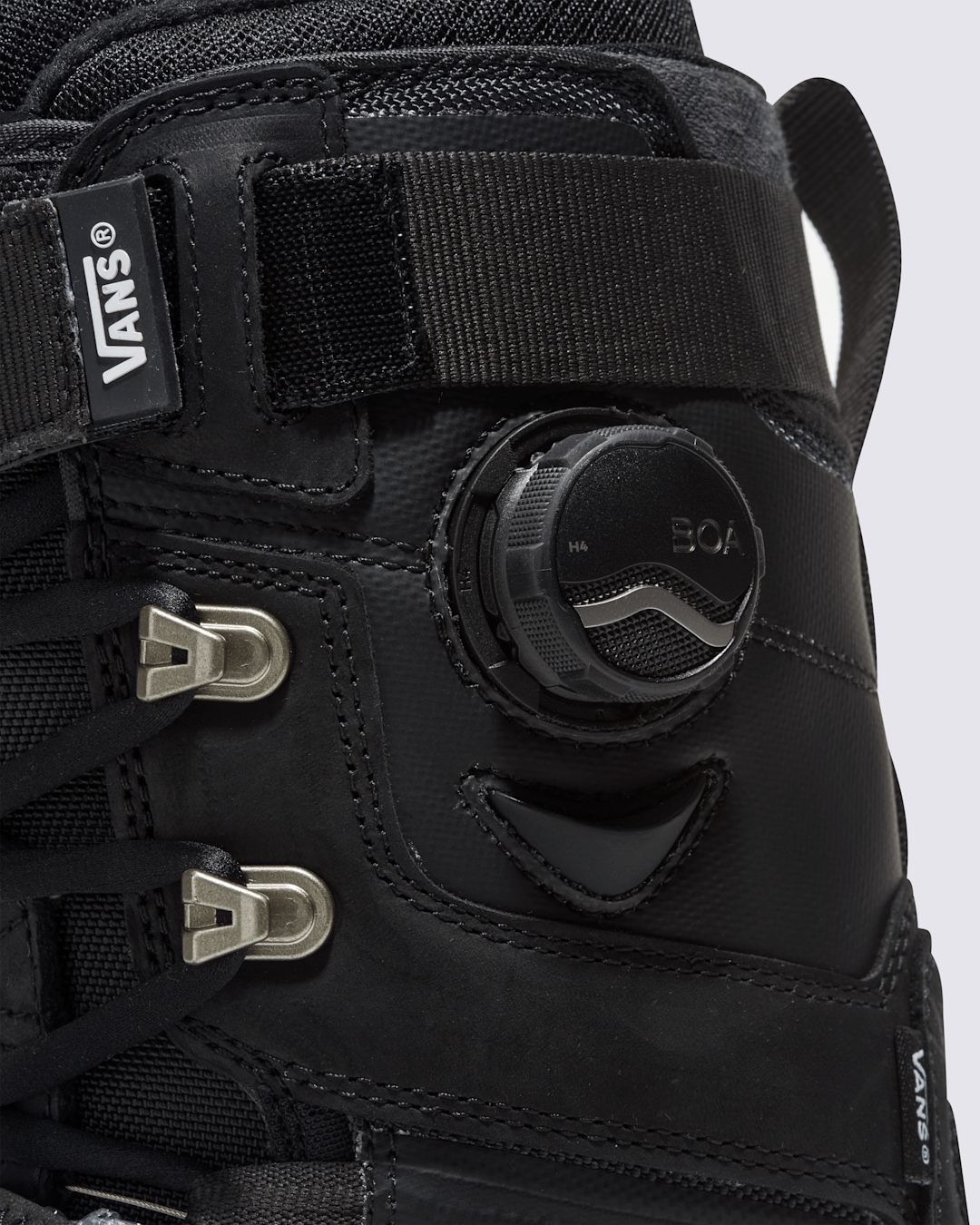 Infuse Gum Snowboard Boot in Gum Black / White | Vans sale