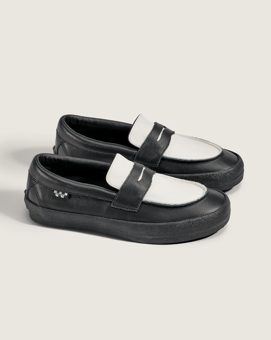 Skate Loafer Shoe in Black / White | Vans outlet