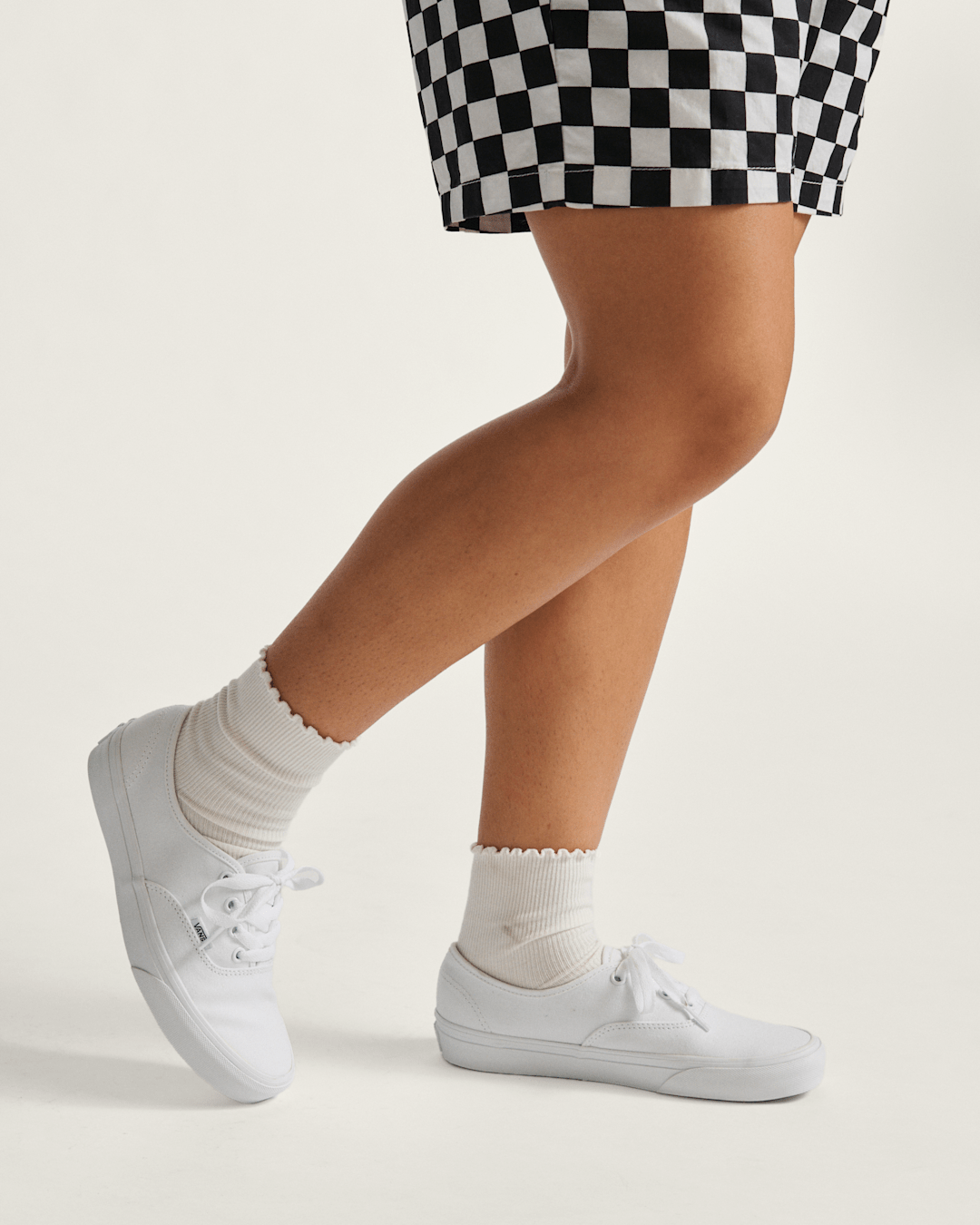 Authentic True White Classics Shoe | Vans online