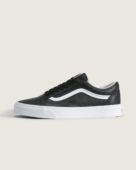 Old Skool Shoe in Black / True White | Vans discount