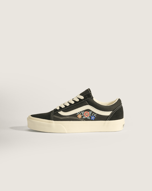 Old Skool Shoe in Black | Vans sale