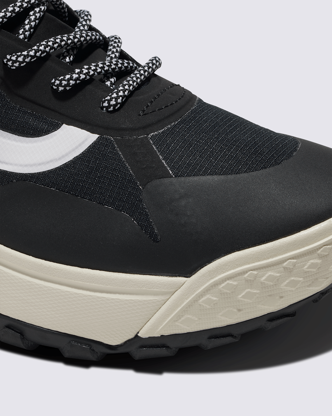 Crosspath Mid Shoe in Black / White | Vans on sale