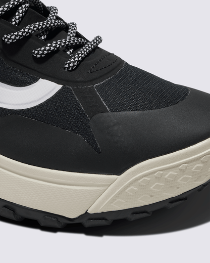 Crosspath Mid Shoe in Black / White | Vans on sale