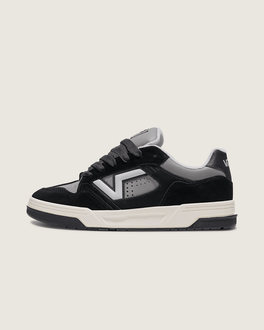 Upland Shoe in Black / Grey | Vans outlet