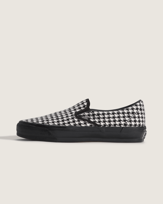 Premium Classic Slip-On Shoe in Houndstooth Black / White | Vans sale