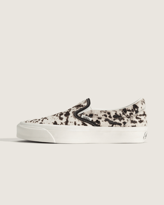 Premium Classic Slip-On Shoe in Black / White | Vans on sale