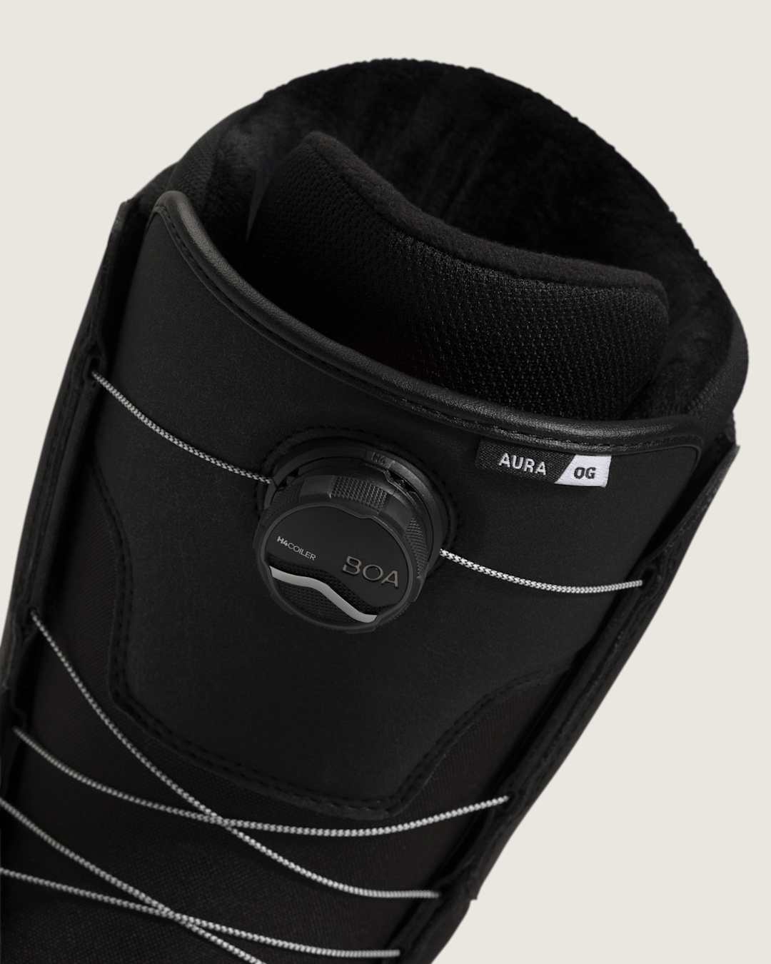 Aura OG Snowboard Boot in Black | Vans online