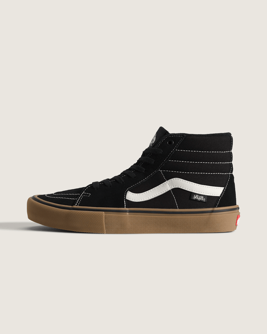 Skate Sk8-Hi Shoe in Gum Black / White | Vans outlet
