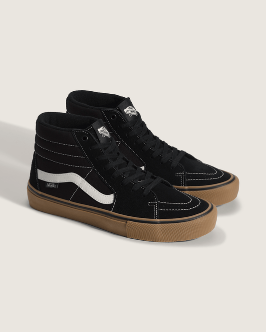 Skate Sk8-Hi Shoe in Gum Black / White | Vans outlet