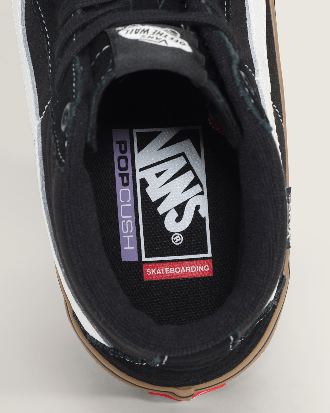 Skate Sk8-Hi Shoe in Gum Black / White | Vans outlet
