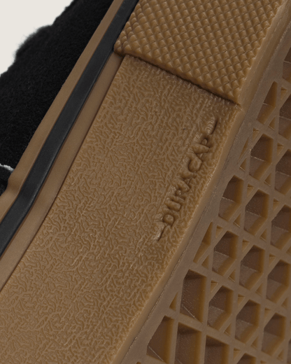 Skate Sk8-Hi Shoe in Gum Black / White | Vans outlet