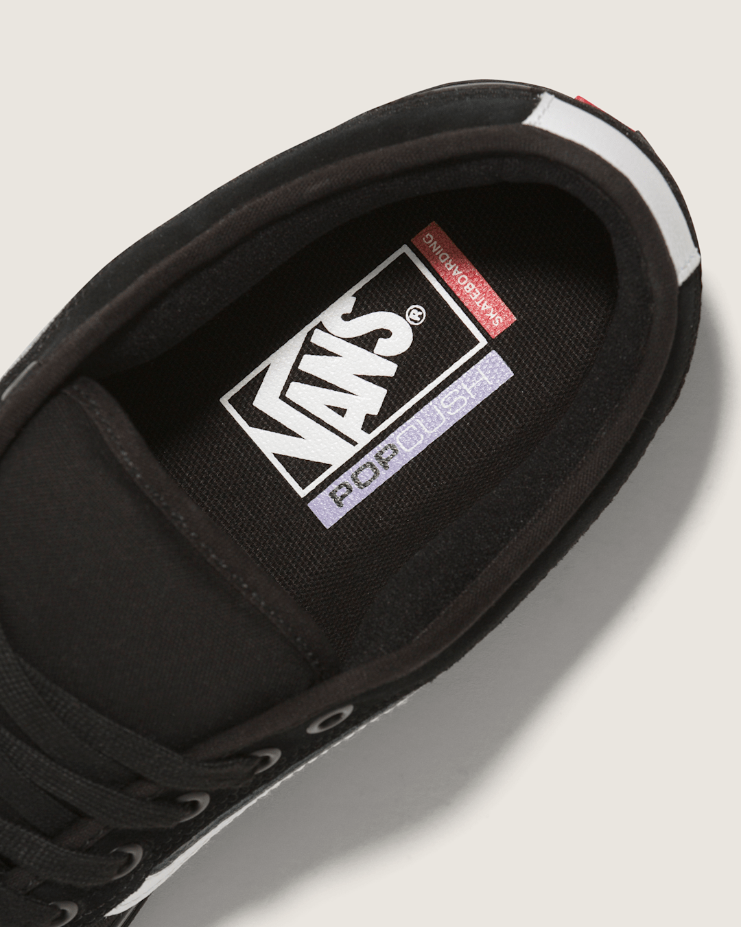 Skate Chukka Low Sidestripe Shoe in Black / White | Vans online