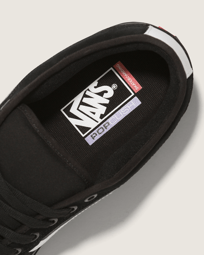 Skate Chukka Low Sidestripe Shoe in Black / White | Vans online