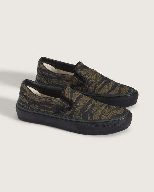 Skate Slip-On Shoe in Camo Green / Black | Vans outlet