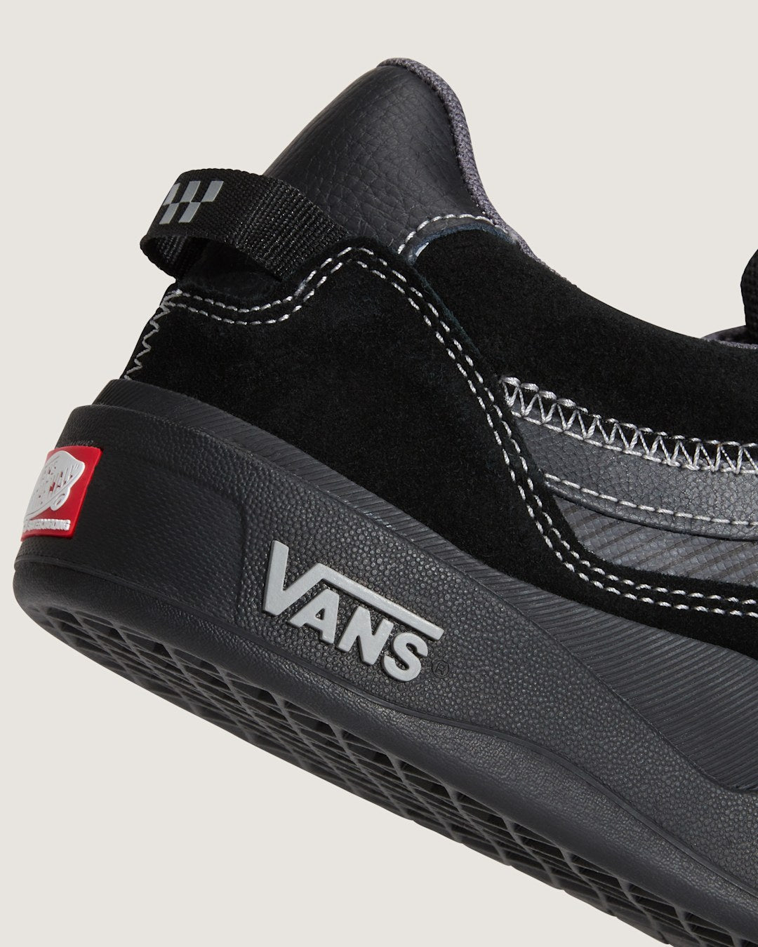 Skate 2 Wayvee Shoe in Black / Grey | Vans online