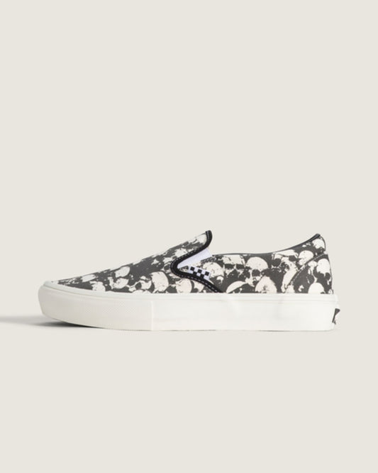 Skate Slip-On Shoe in Black / White | Vans discount