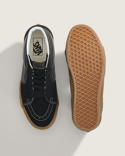 Sk8-Hi Shoe in Gum Obsidian Fern Green | Vans on sale