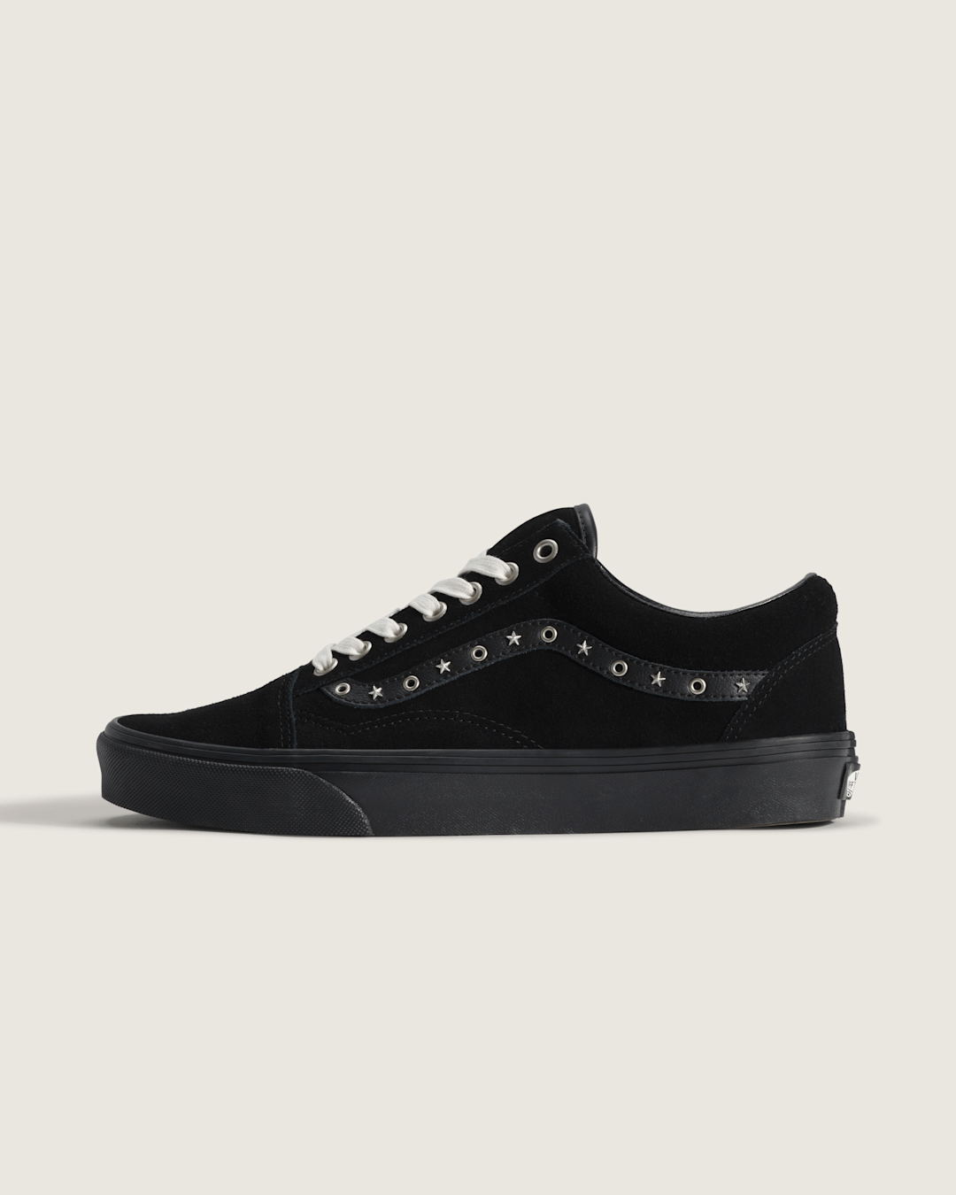 Old Skool Shoe in Black | Vans outlet