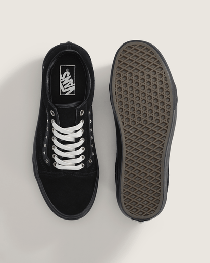Old Skool Shoe in Black | Vans outlet