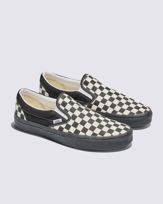 Classic Slip-On Checkerboard Shoe in Checkerboard White / Black | Vans outlet