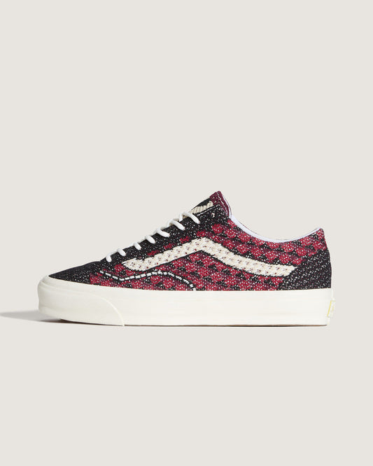 Premium Old Skool Shoe in Geo Check Bordeaux Red | Vans online