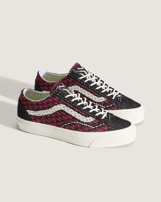 Premium Old Skool Shoe in Geo Check Bordeaux Red | Vans online
