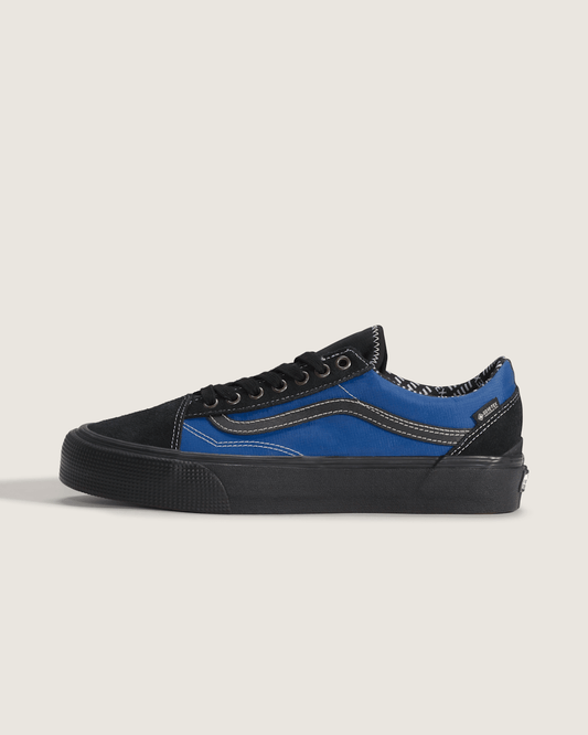 Old Skool GORE-TEX Shoe in Black / Blue | Vans online