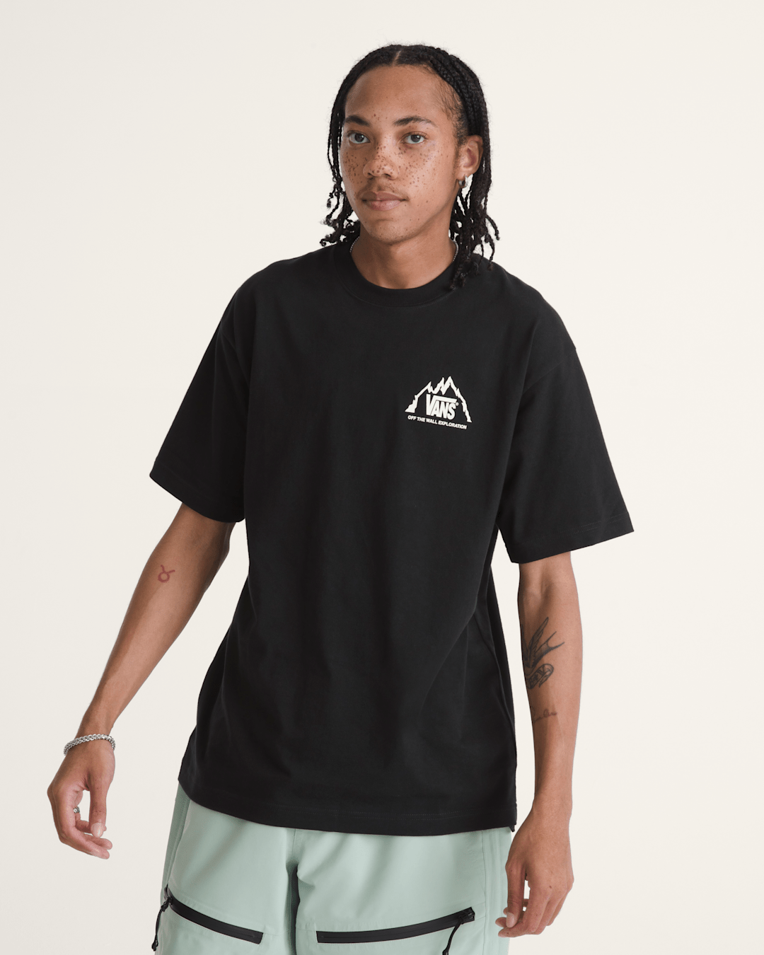 Crestline T-Shirt in Black / White | Vans sale