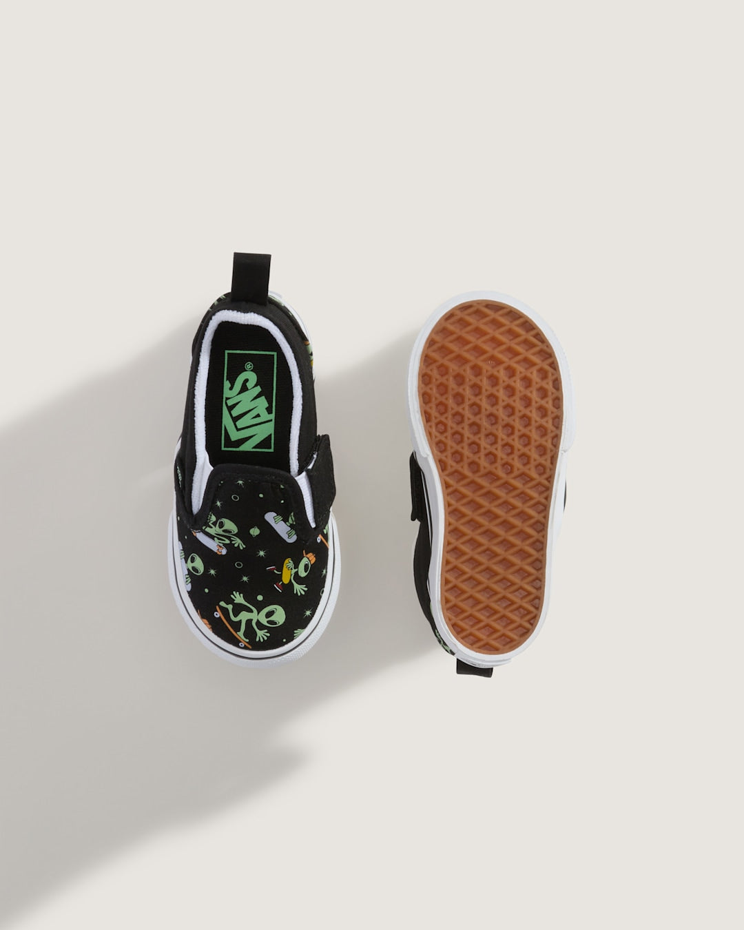 Toddler Classic Slip-On V Shoe in Black / Green | Vans online